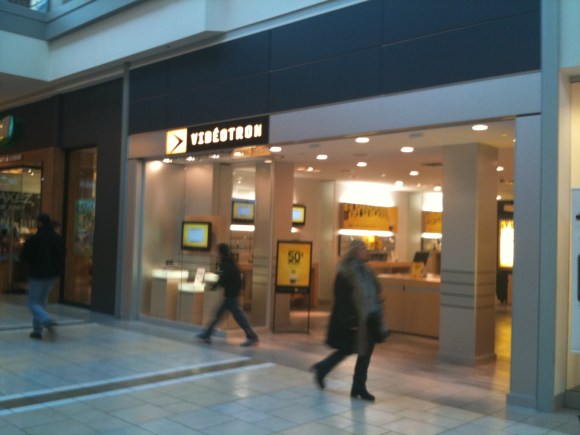 Apple, er, Videotron store. Mr. Blurrycam presents the Videotron storefront.